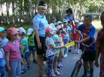 Акция "Безопасность детей на дорогах".